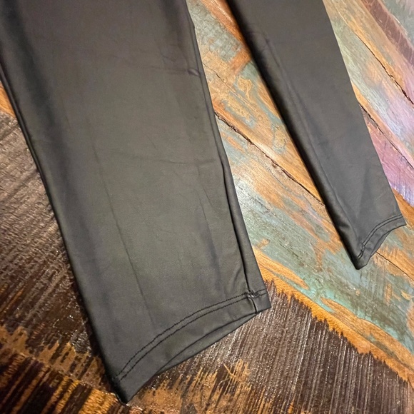 TORRID * Full Length Signature Waist Faux Leather Pocket Legging NWOT - Picture 9 of 16